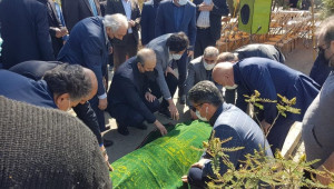 مراسم خاکسپاری بانو احترام فرنو خیر مدرسه ساز برگزار شد