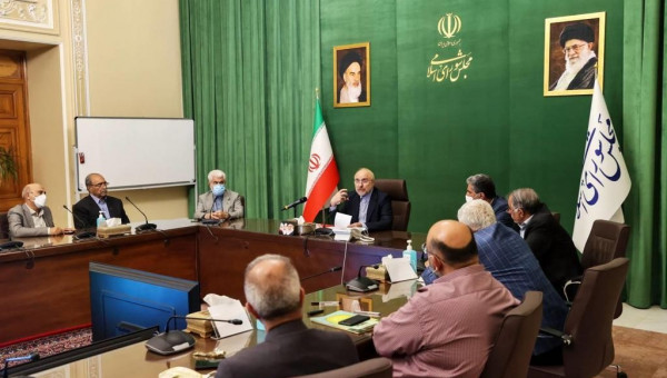 دیدار جمعی از خیرین مدرسه ساز با رئیس مجلس شورای اسلامی