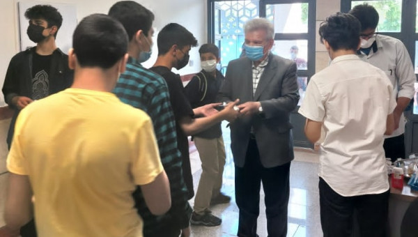 آموزش و اهدای بسته "بهداشت دهان و دندان" به دانش آموزان