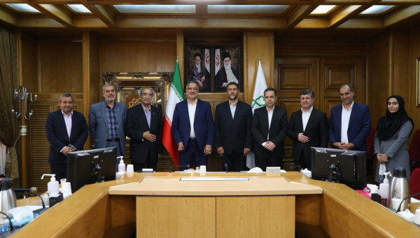 بررسی کمبود مدارس پایتخت در دیدار اعضای مجمع خیرین مدرسه ساز با شهردار تهران