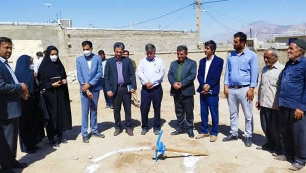 آیین کلنگ‌زنی مدرسه ابتدایی توسط خیریه موج مهربانی در کهگیلویه