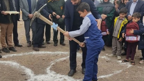 کلنگ مدرسه روستای خیرآباد قم به زمین زده شد