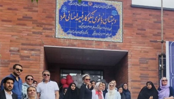 آیین افتتاح مدرسه شش‌کلاسه بانوی نیکوکار فهیمه احسانی‌فر با مشارکت خواهران شیشه‌گر برگزار شد