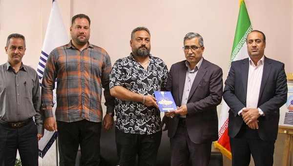 امضای تفاهمنامه ساخت مدرسه ۱۲ کلاسه صد درصد خیری در اصفهان