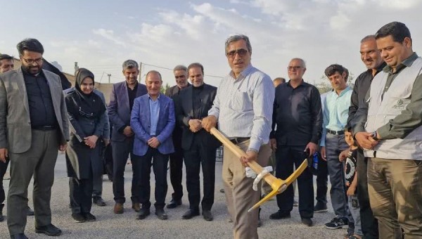 با مشارکت بنیاد علوی دو مدرسه ۶ کلاسه در روستای قمیشلو و دولت آباد گلشن دهاقان و دو مدرسه با مشارکت پتروپالایش در کوی ولیعصر دهاقان و اسلام آباد شهرضا ساخته خواهد شد.