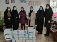اهدای ماسک و مواد ضد عفونی کننده به دانش آموزان محروم