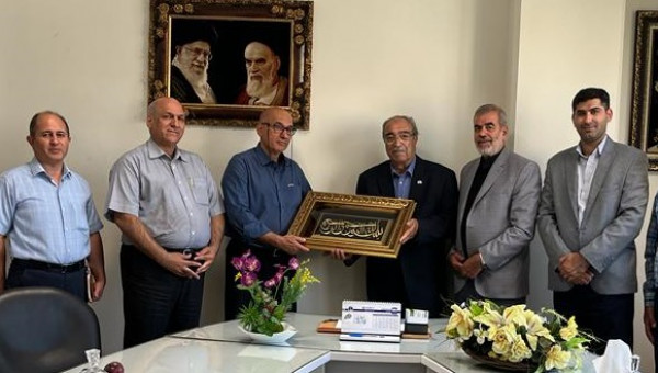 تقدیر دکتر قفلی از خیرین مدرسه ساز برادران سید حسین و سید محمد ذبیحی