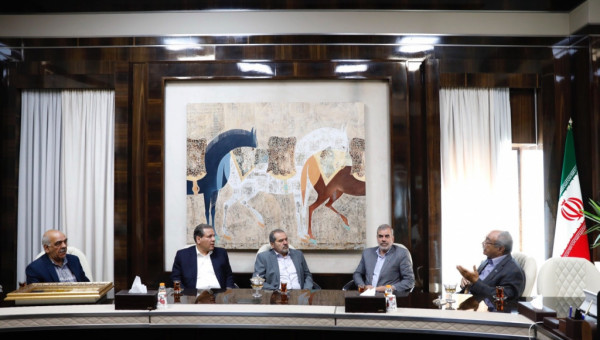 دیدار رئیس جامعه خیرین مدرسه ساز کشور با موسس بانک آینده