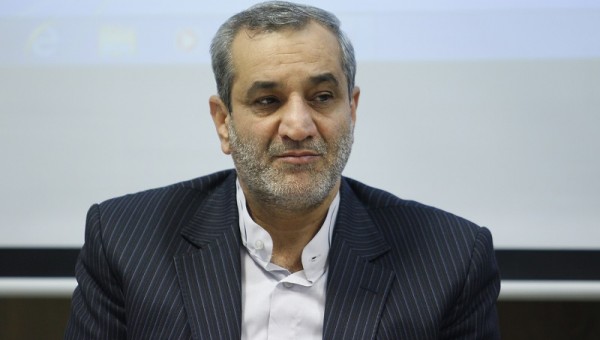 حضور خیرین در مدارس خود موجب دلگرمی دانشآموزان است