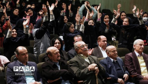 مستند تلویزیونی خیرین مدرسه ساز ناصر قفلی و حاج اکبر ابراهیمی در سینما فلسطین اکران شد